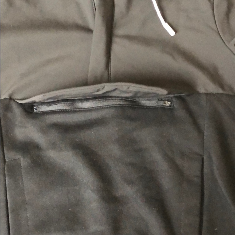 black pullover sweater - Picture 2 of 4